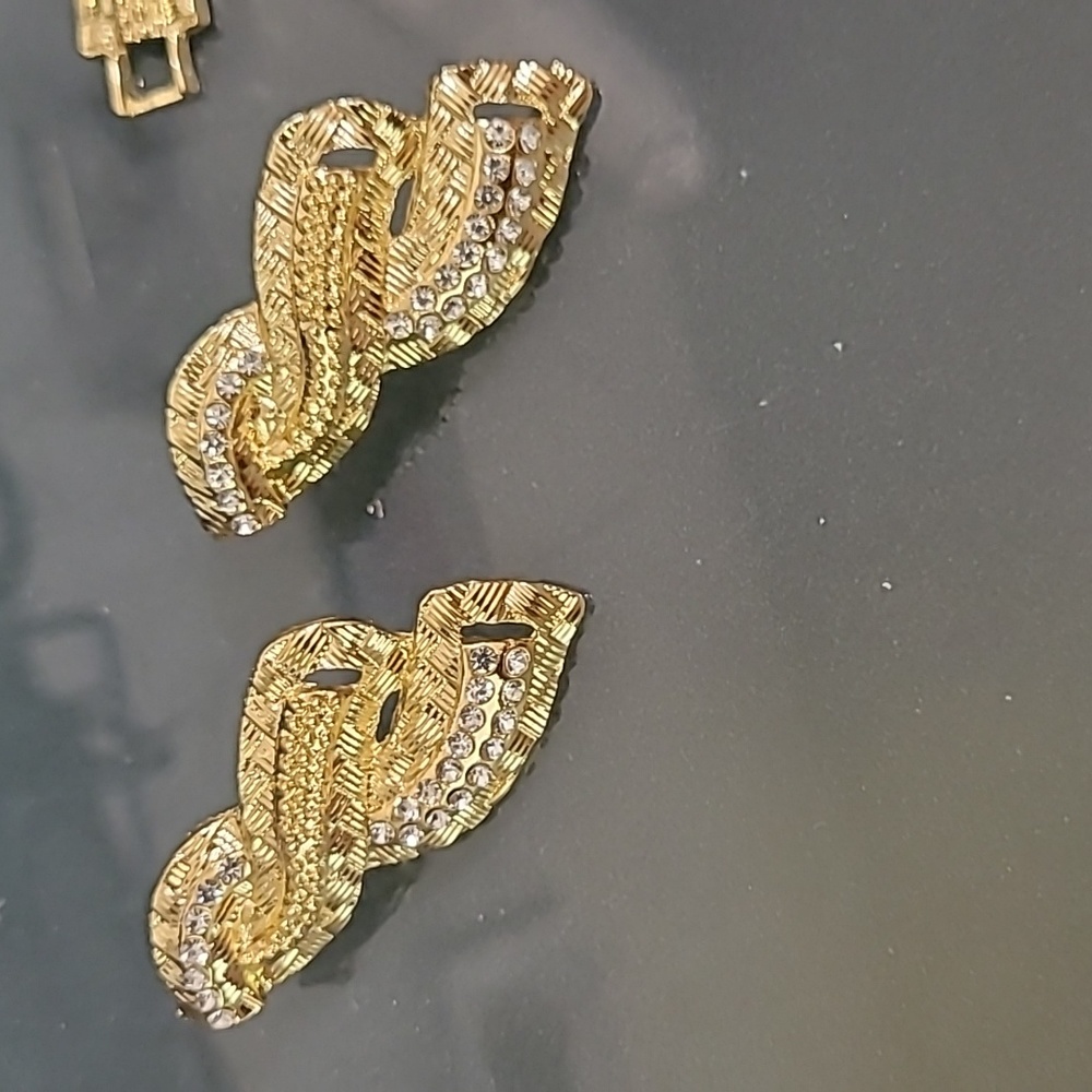 Jewelry - Picture 4 of 5